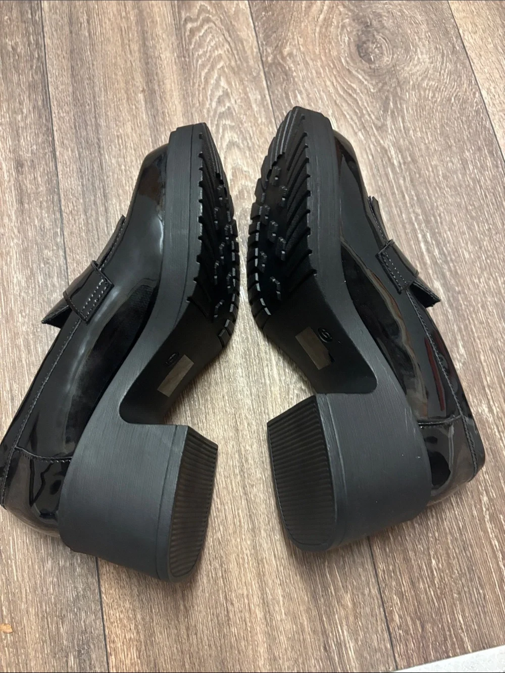 Dirty Laundry glossy black